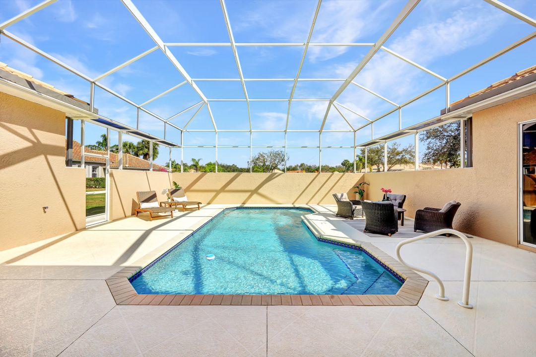 6104 Highwood Park Ln, Naples, FL 34110