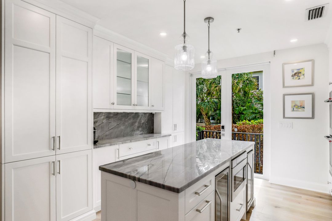 1010 5th St S #401, Naples, FL 34102