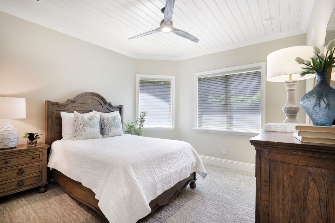 9337 Granite Ct, Naples, FL 34120