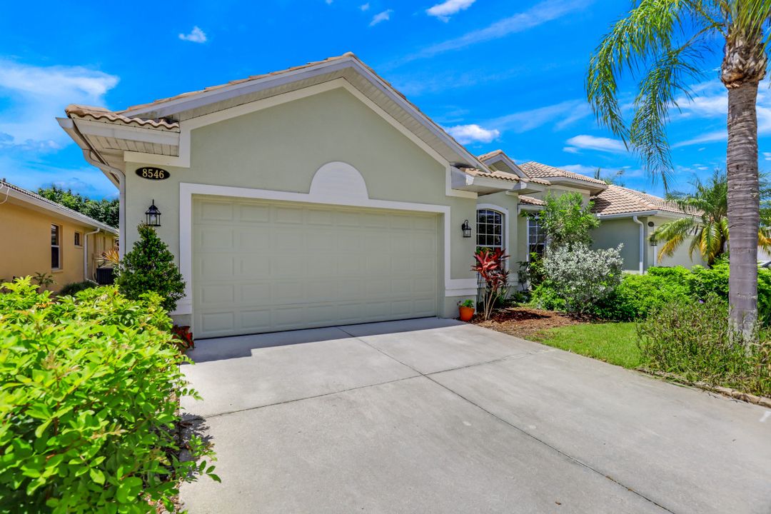 8546 Silk Oak Ln, Naples, FL 34119