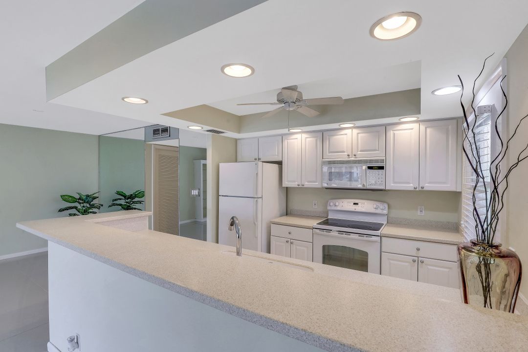 222 Harbour Dr #104, Naples, FL 34103