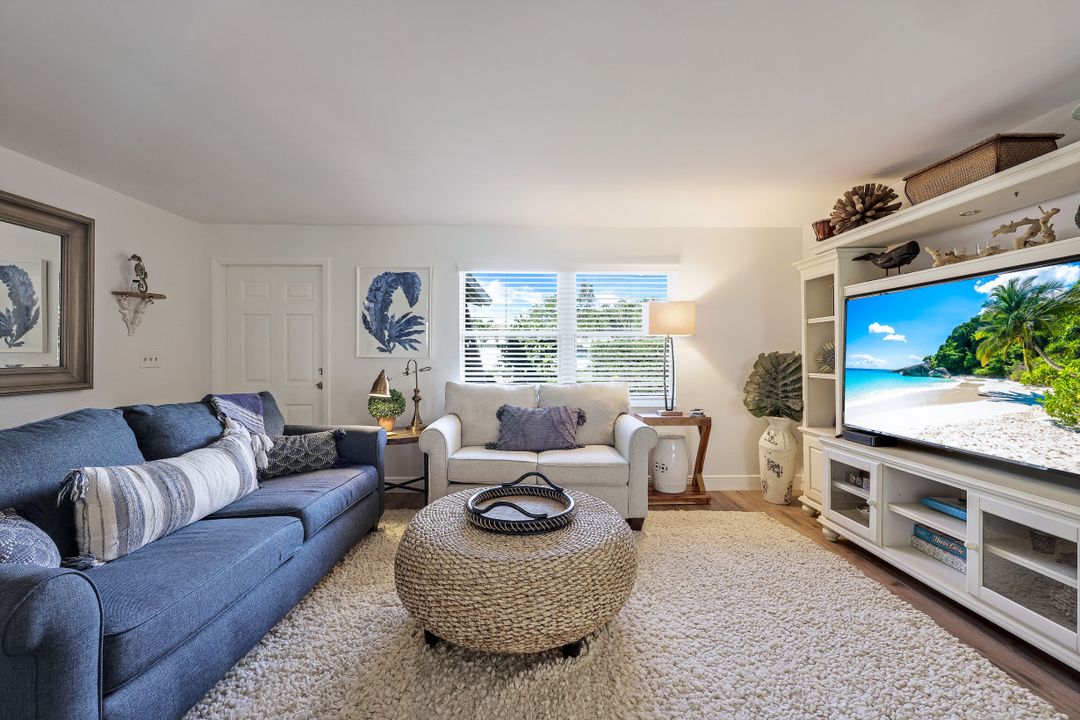 580 105th Ave N, Naples, FL 34108