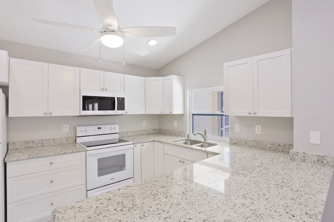 718 95th Ave N, Naples, FL 34108