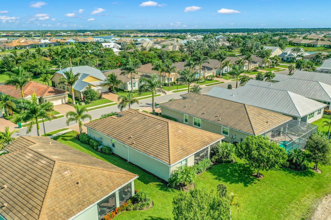 14664 Topsail Dr, Naples, FL 34114