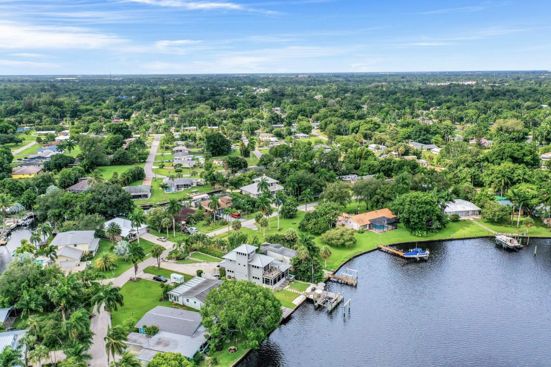 4559 E Riverside Dr, Fort Myers, FL 33905