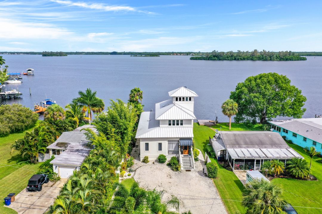 4559 E Riverside Dr, Fort Myers, FL 33905