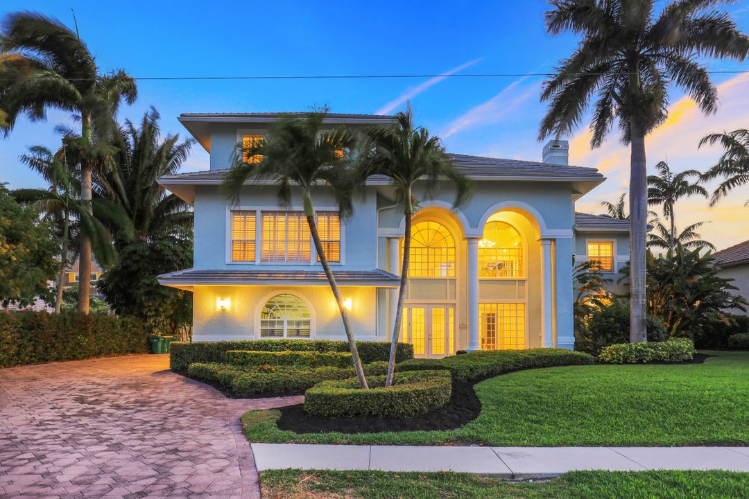 450 Spinnaker Dr, Marco Island, FL 34145