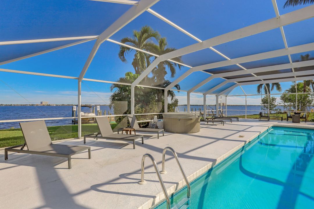 5261 Nautilus Dr, Cape Coral, FL 33904