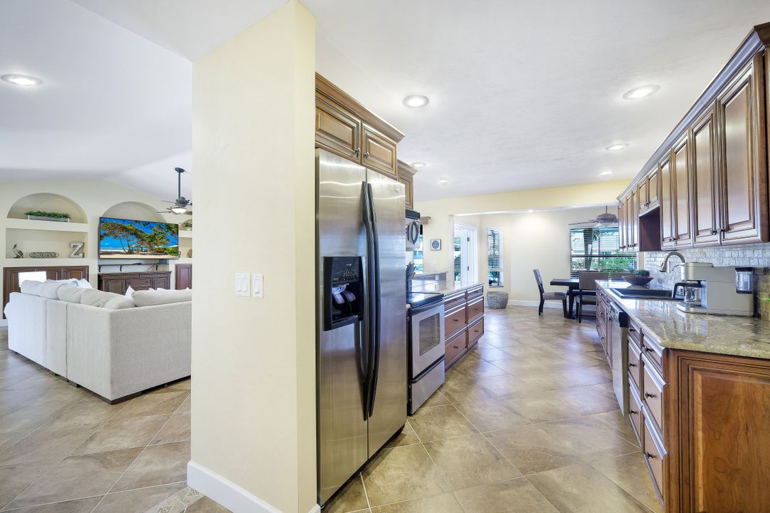 1427 SW 53rd Ln, Cape Coral, FL 33914