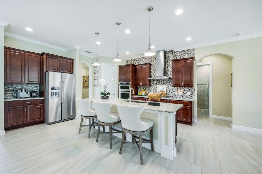 2303 Somerset Pl, Naples, FL 34120