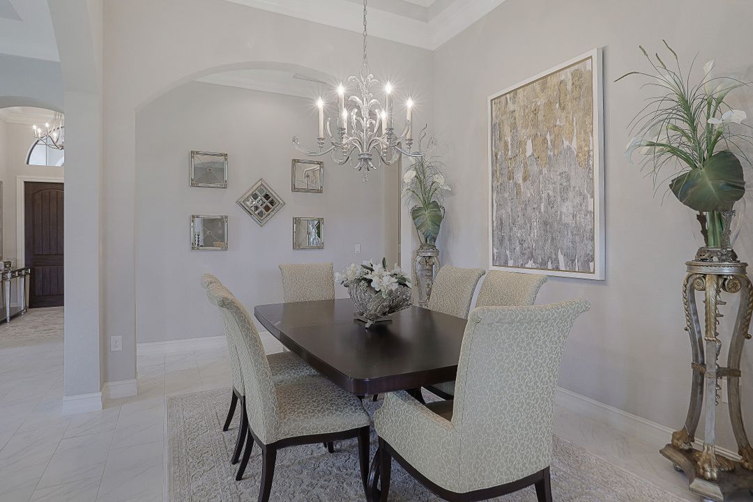 7450 Lantana Cir, Naples, FL 34119