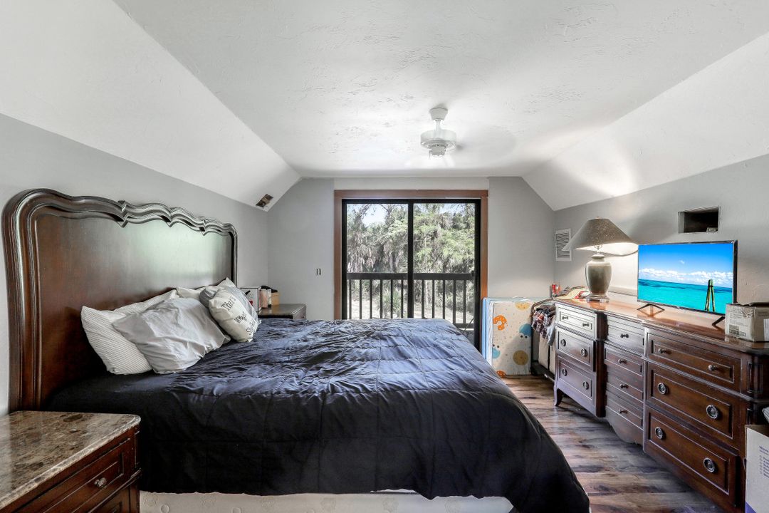 781 11th St SW, Naples, FL 34117