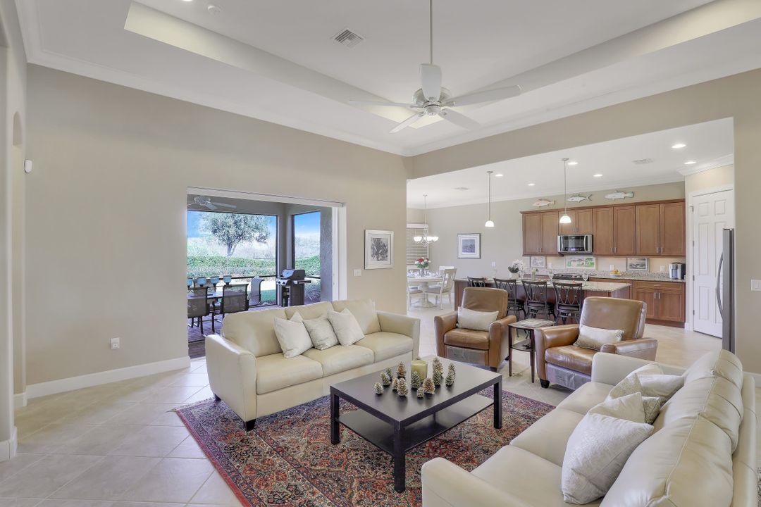 9319 Fieldstone Ln, Naples, FL 34120