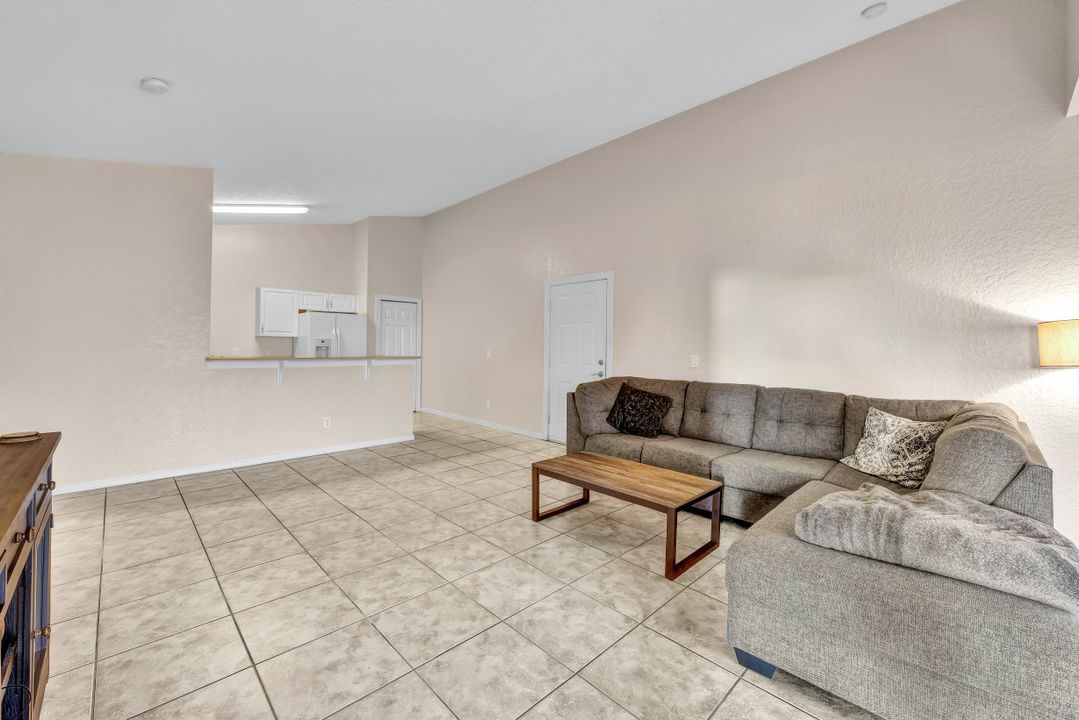 1050 Hancock Creek S Blvd #204, Cape Coral, FL 33909