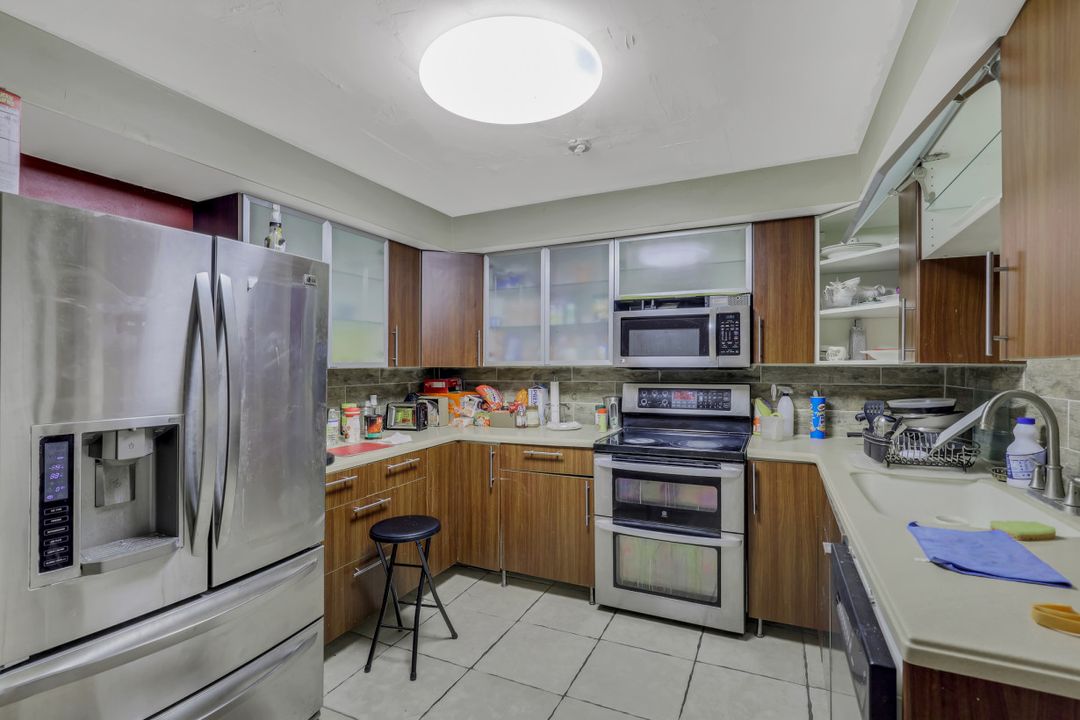 431 12th Ave NW, Naples, FL 34120