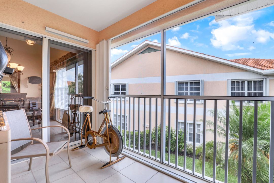 5610 Sherborn Dr #202, Naples, FL 34110