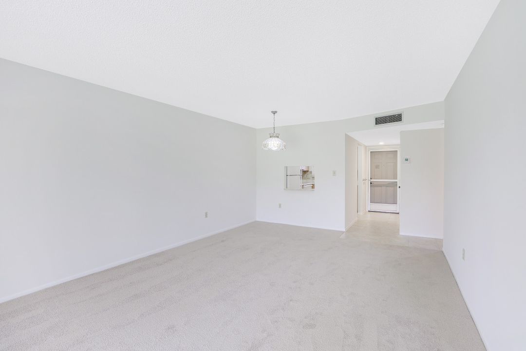 190 Turtle Lake Ct #101, Naples, FL 34105