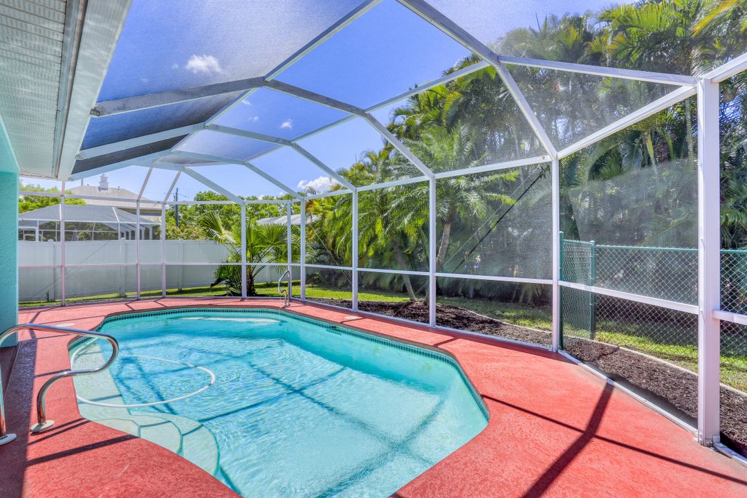 1904 SW 54th Ln, Cape Coral, FL 33914