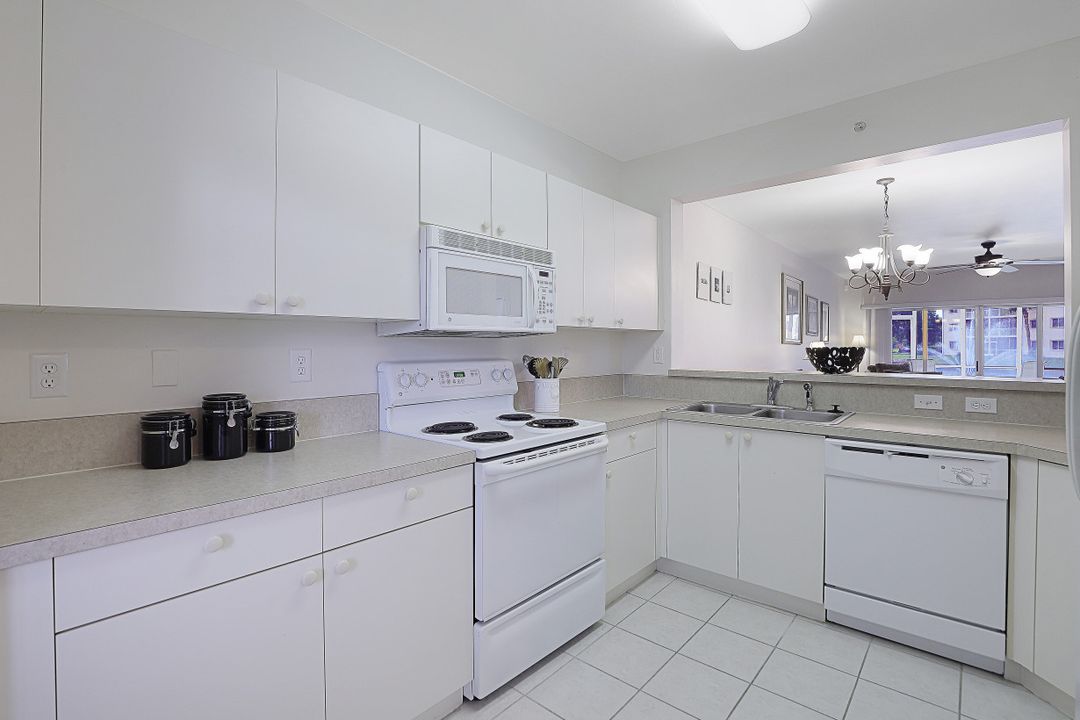 7822 Great Heron Way #104, Naples, FL 34104