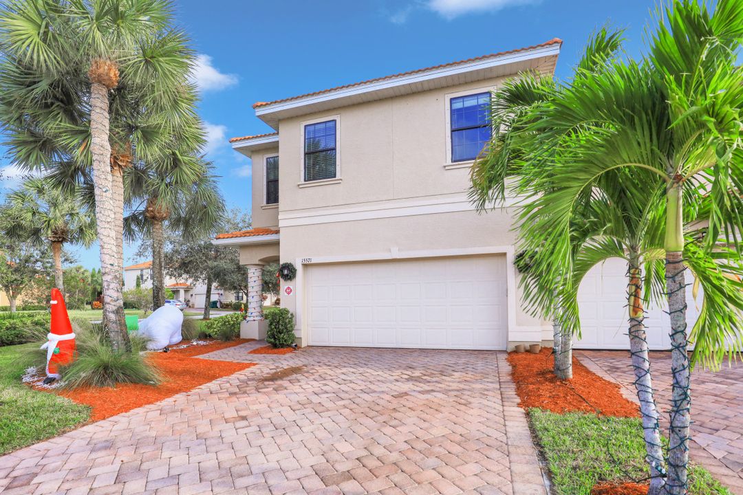 15571 Summit Pl Cir, Naples, FL 34119