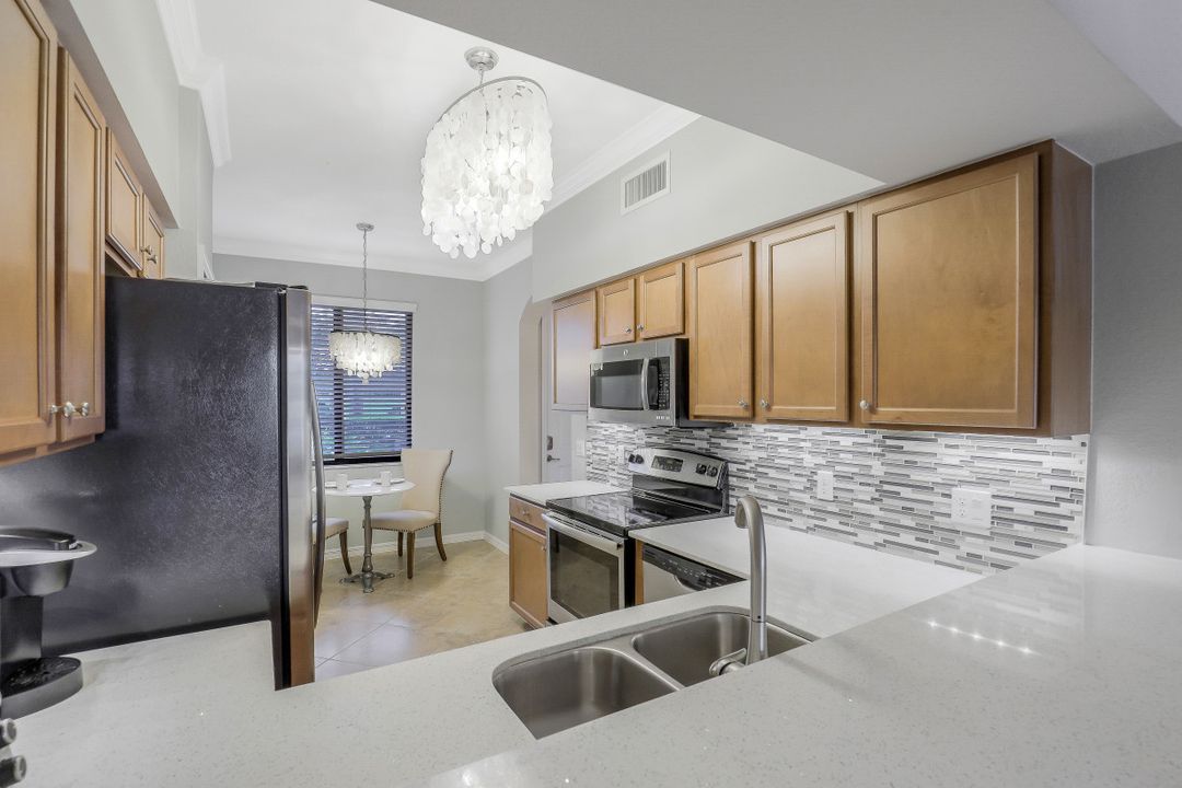 9727 Acqua Ct #415, Naples, FL 34113