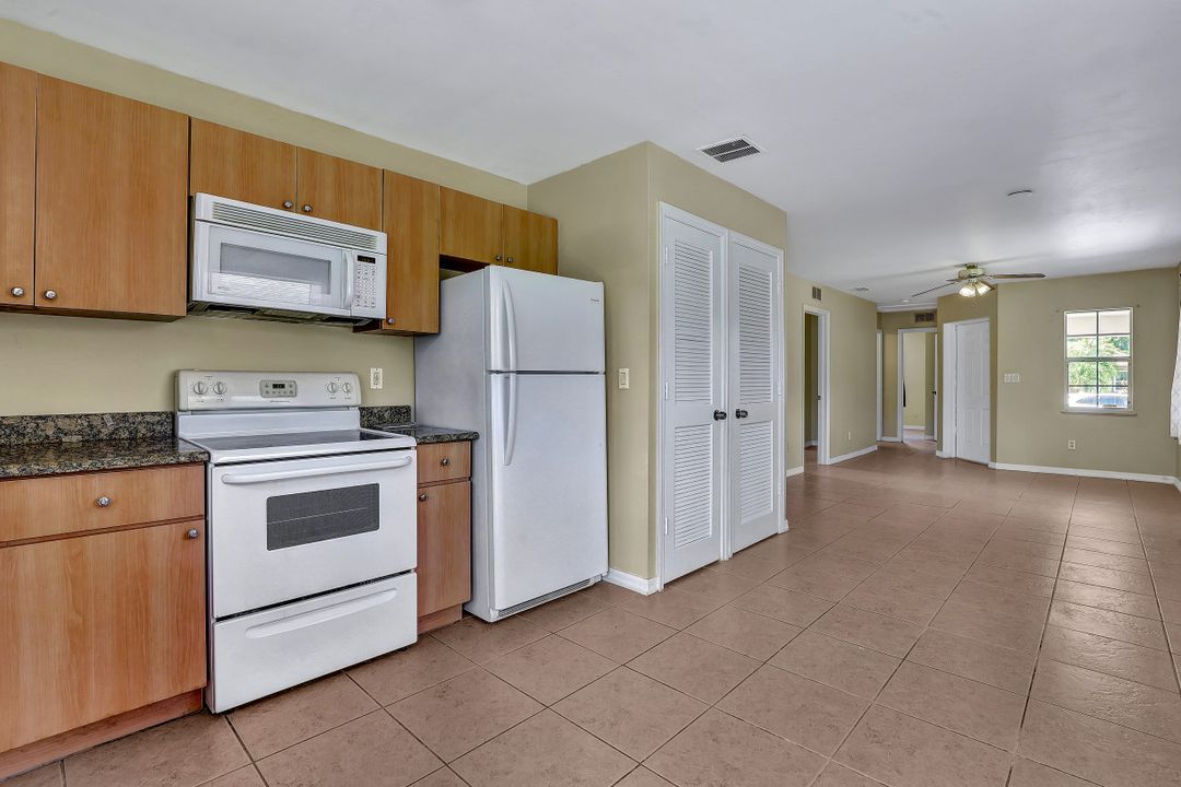 3250 Cottage Grove Ave, Naples, FL 34112
