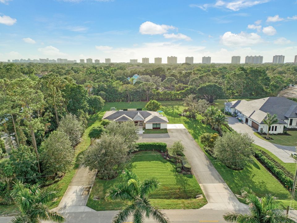 615 Carica Rd, Naples, FL 34108