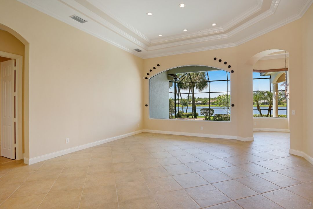 2046 Imperial Cir, Naples, FL 34110