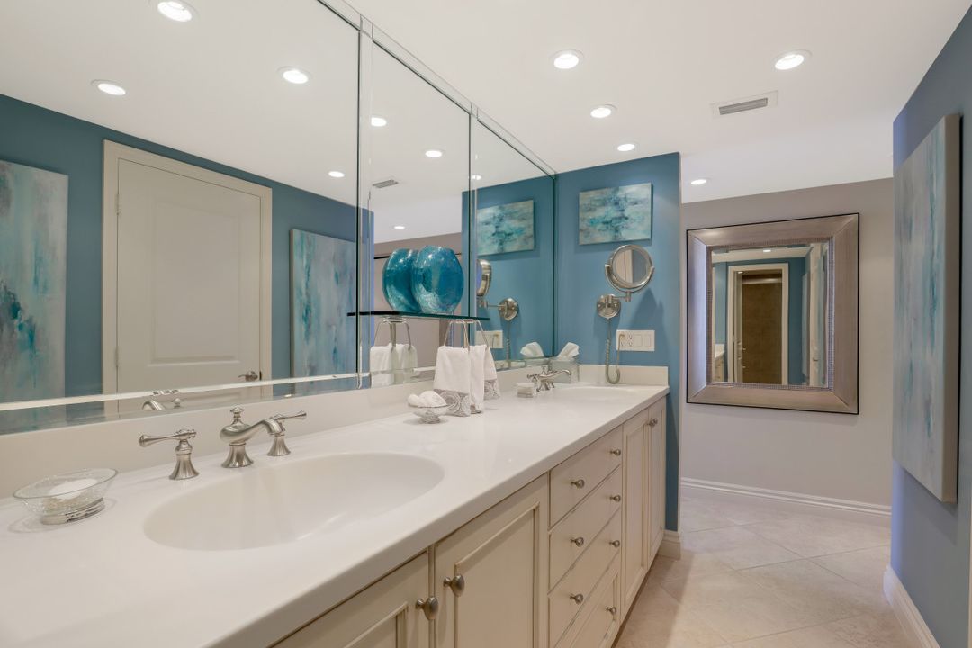 3215 Gulf Shore Blvd N #205, Naples, FL 34103