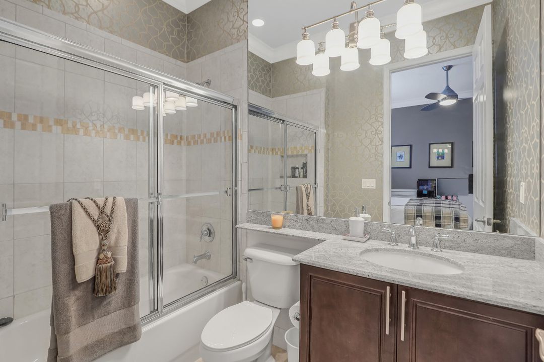 3987 Bering Ct, Naples, FL 34119