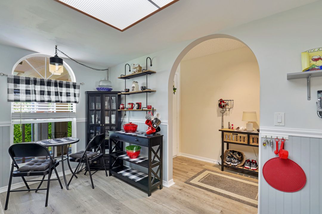 721 Mardel Dr  #606, Naples, FL 34104