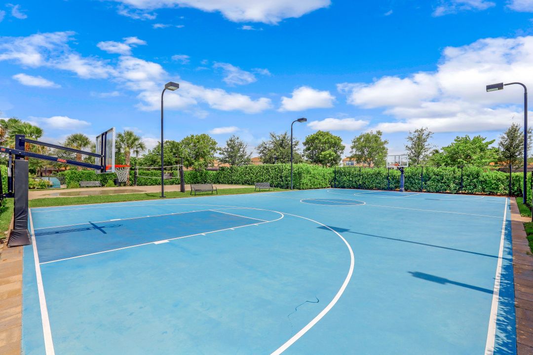 4488 Aurora St, Naples, FL 34119