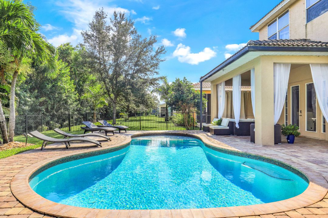 2736 Blue Cypress Lake Ct, Cape Coral, FL 33909