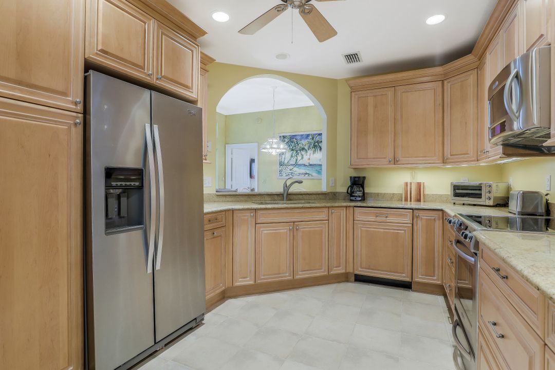 6525 Valen Way #202, Naples, FL 34108