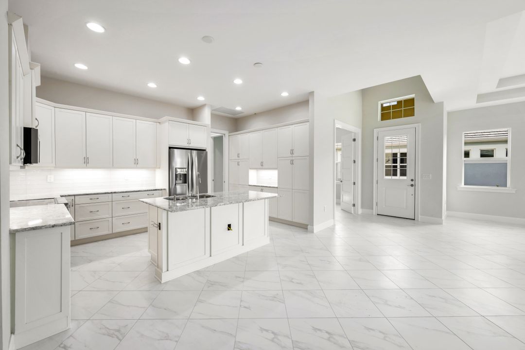 6435 Negril Isle Dr, Naples, FL 34113