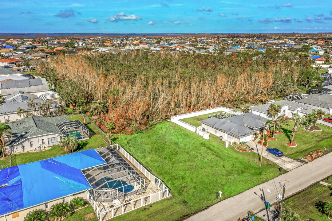 2858 SW 25th Pl, Cape Coral, FL 33914