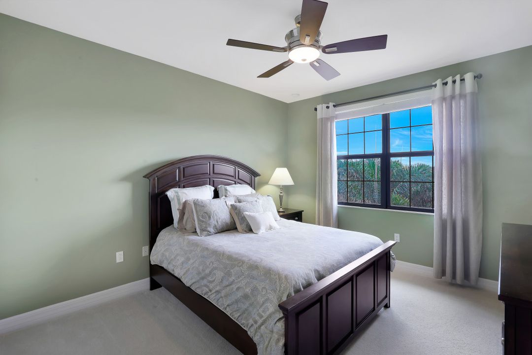 3271 Pacific Dr, Naples, FL 34119