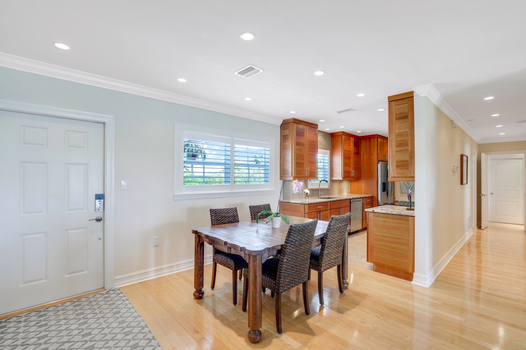 383 Harbour Dr #302, Naples, FL 34103