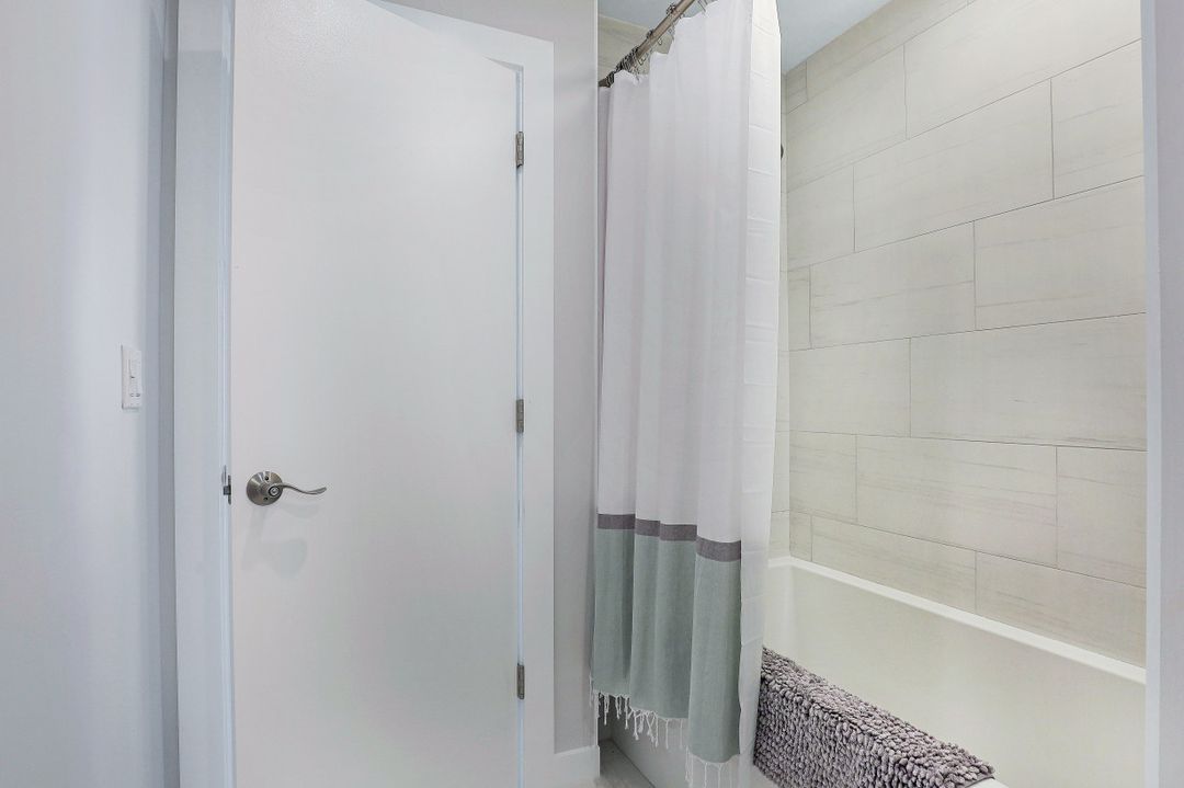 2680 Longboat Dr, Naples, FL 34104