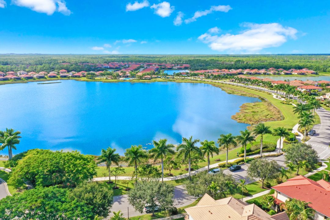 1391 Santiago Cir #902, Naples, FL 34113