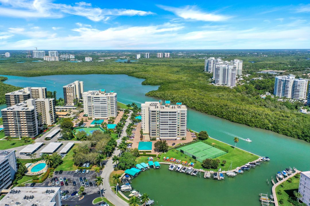 25 Bluebill Ave #201, Naples, FL 34108