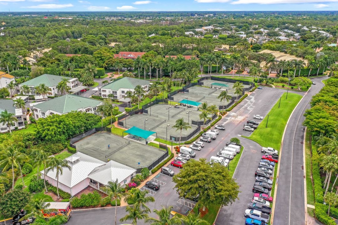 320 Horse Creek Dr #403, Naples, FL 34110