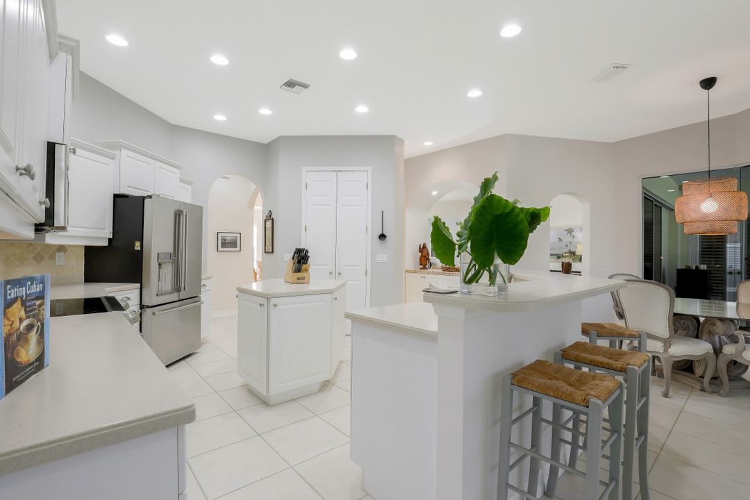 28416 Sombrero Dr, Bonita Springs, FL 34135