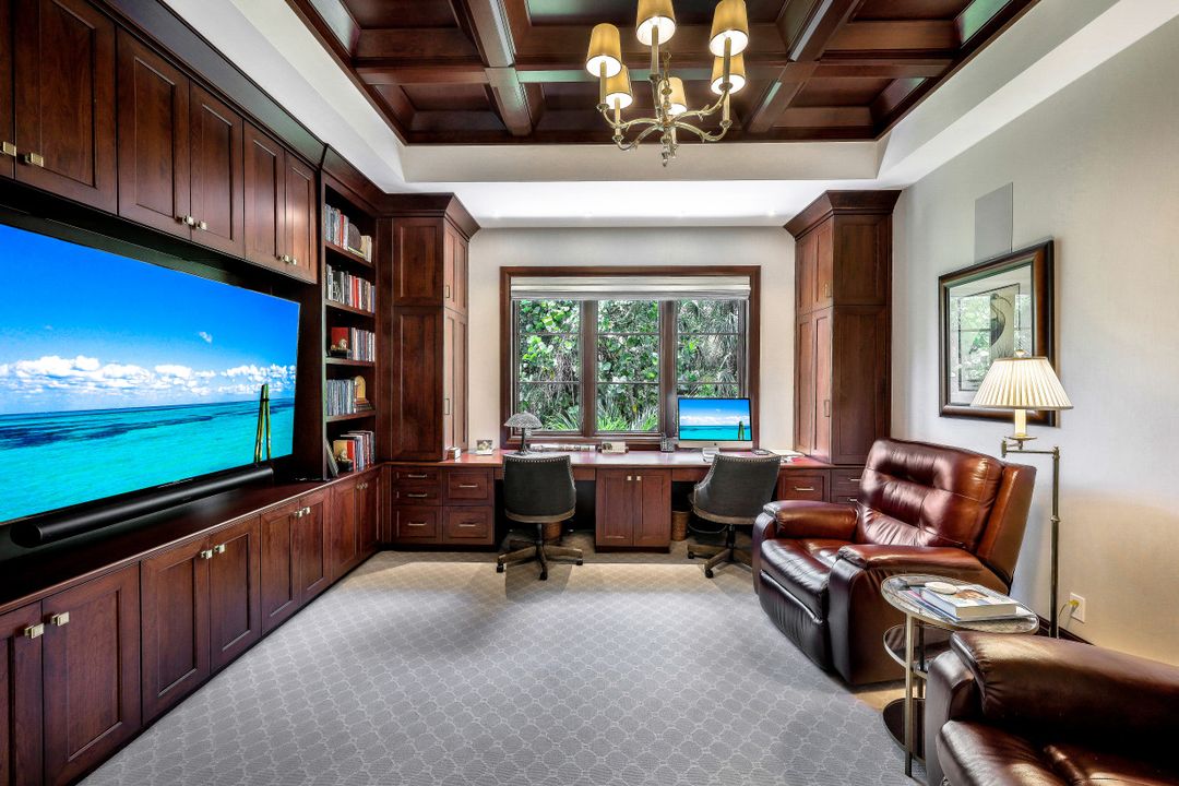 261 Hideaway Cir N, Marco Island, FL 34145