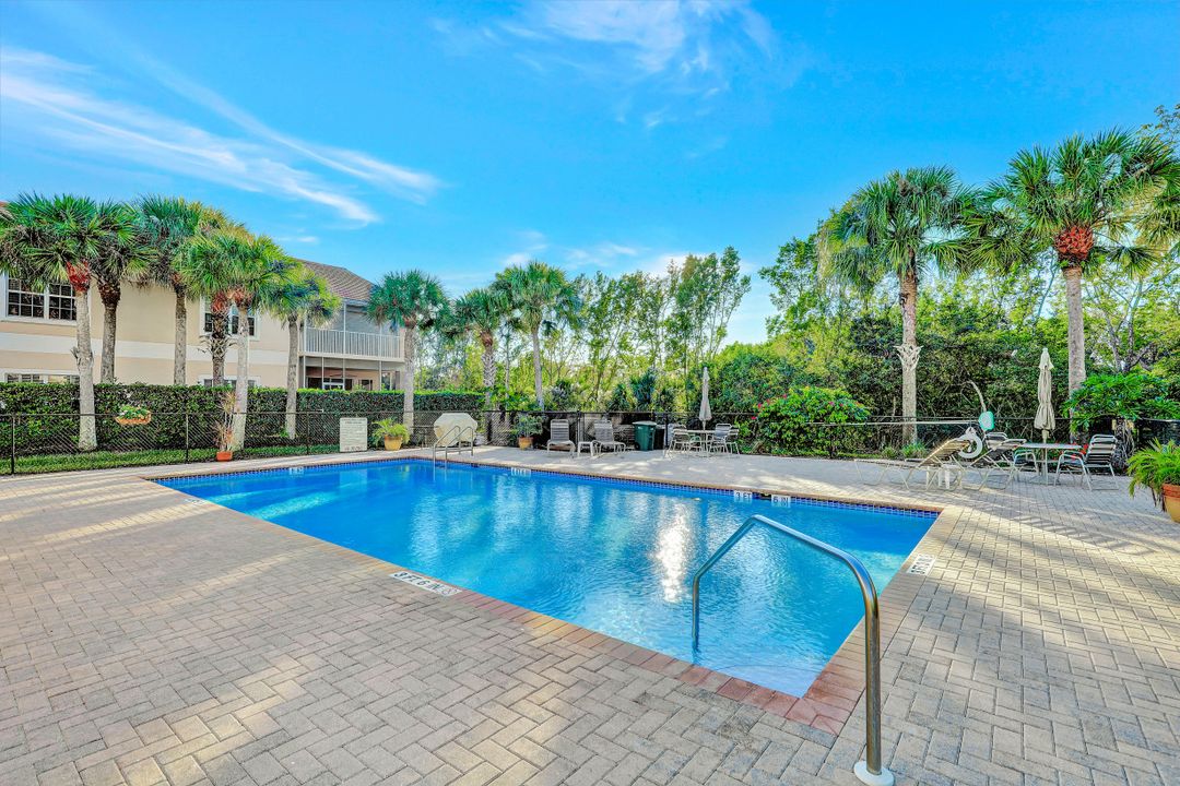 6325 Lexington Ct, Naples, FL 34110