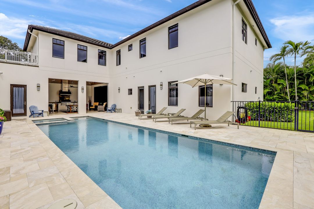 1824 Alamanda Dr, Naples, FL 34102