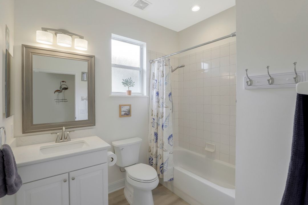 1903 Tarpon Bay Dr N, Naples, FL 34119