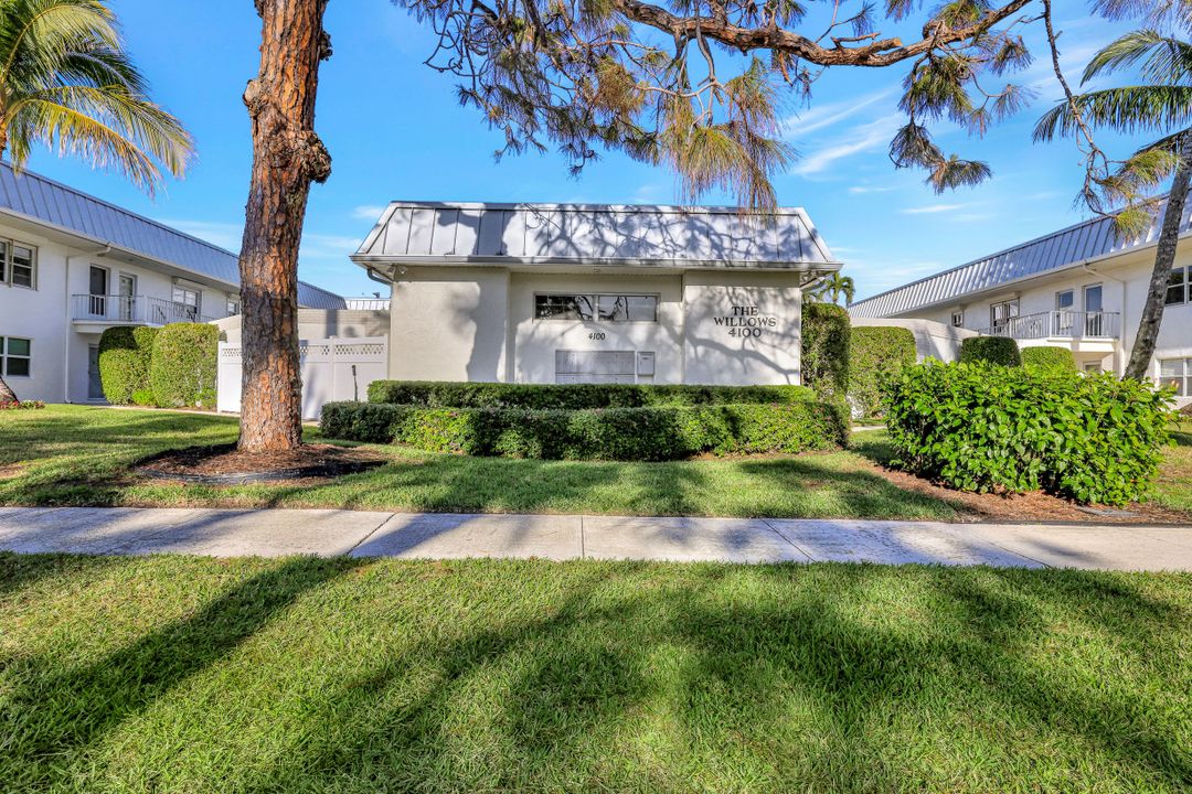 4100 Belair Ln #204, Naples, FL 34103