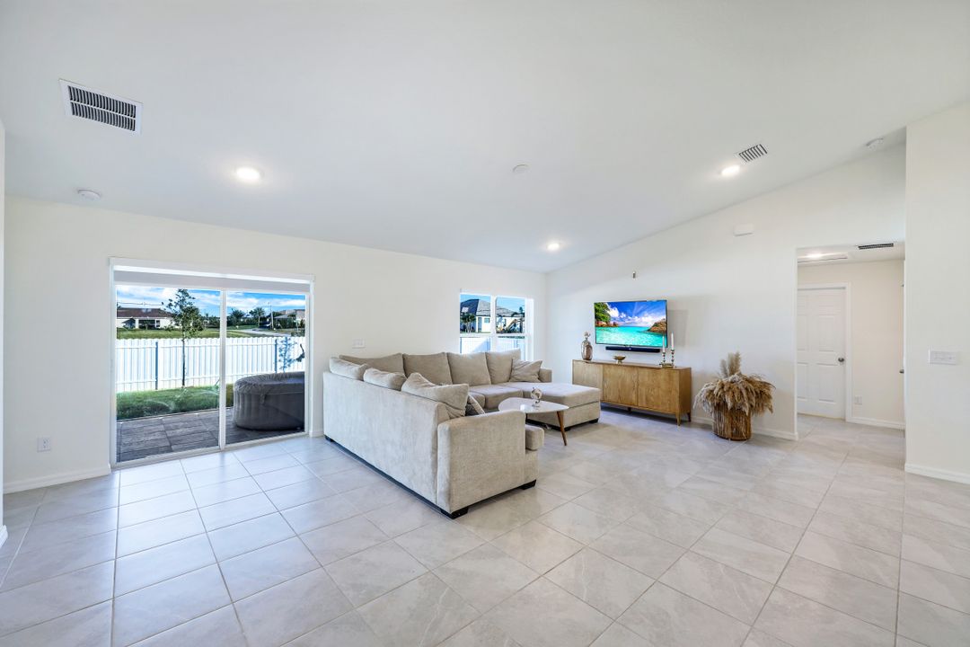 117 NW 27th Pl, Cape Coral, FL 33993