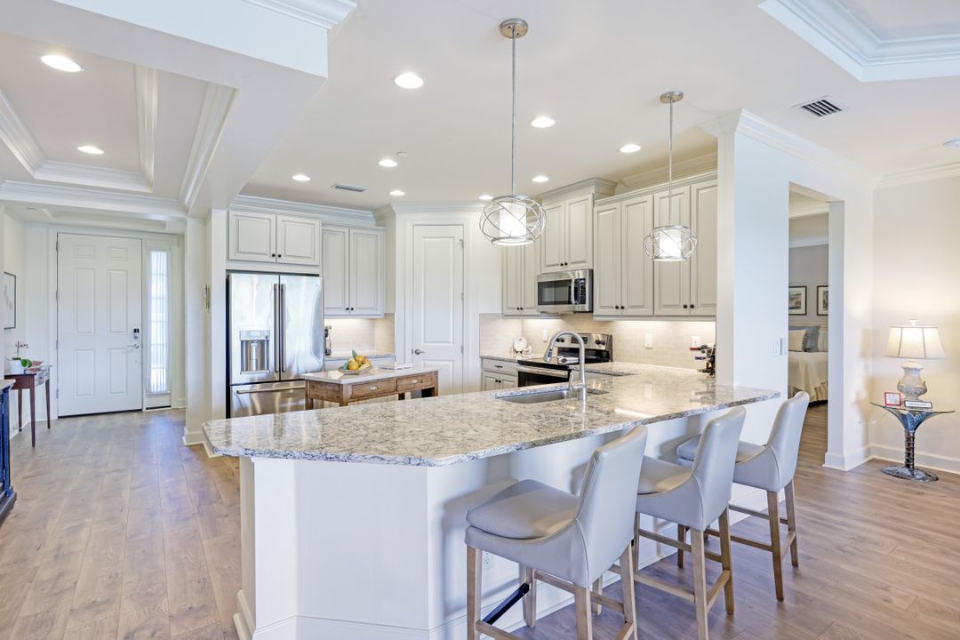 9673 Montelanico Loop #102, Naples, FL 34119